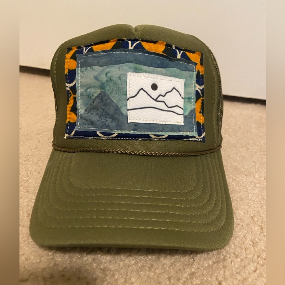 HEC studio trucker hat with custom one of a kind design, green - Picture 5 of 6
